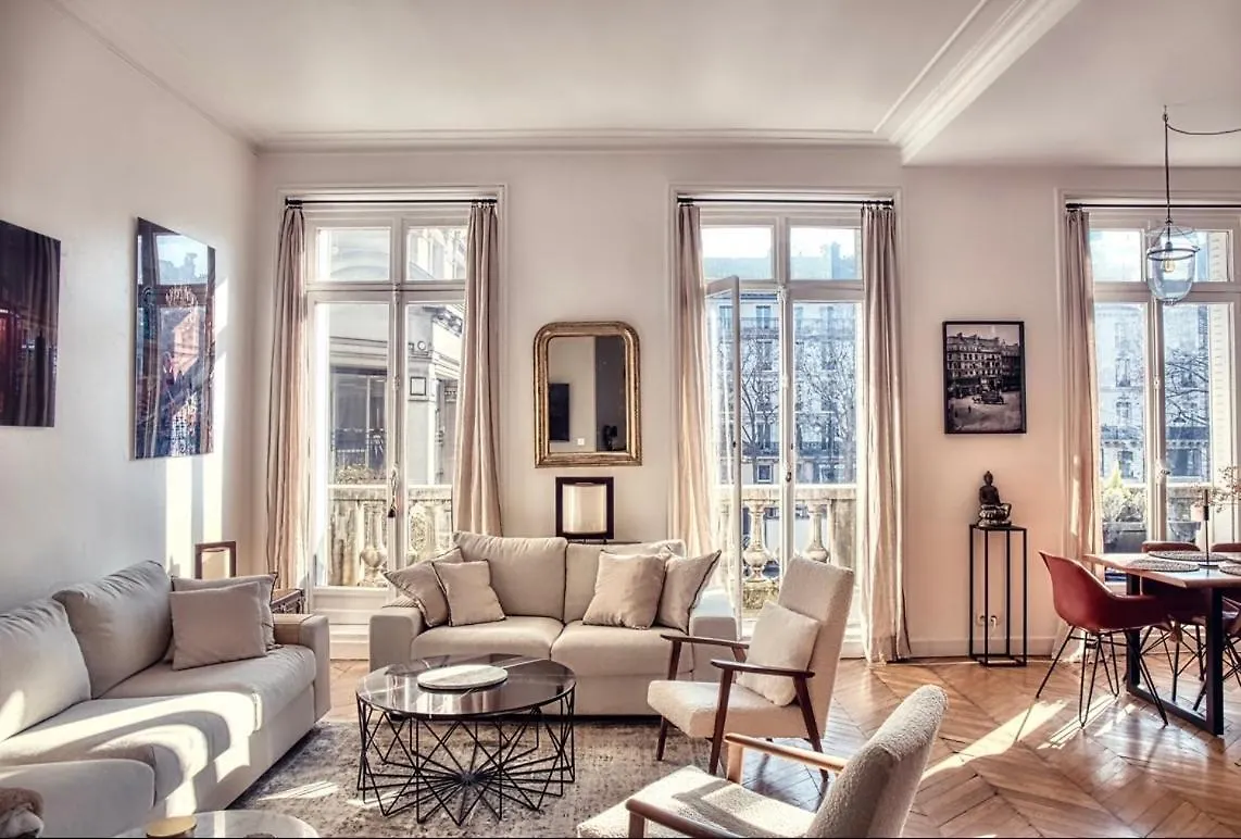 Chic Et Decontracte Centre De Paris contacts